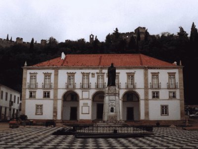 Câmara Municipal e castelo